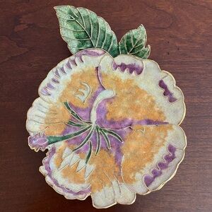 Vintage-Inspired Enamel Flower Trinket Dish w/ Gold Trim – NWOT